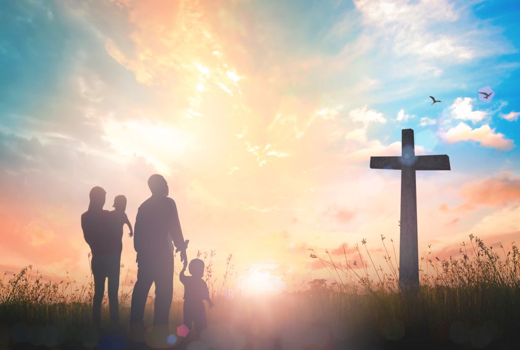 Kršćanska obitelj pred križem